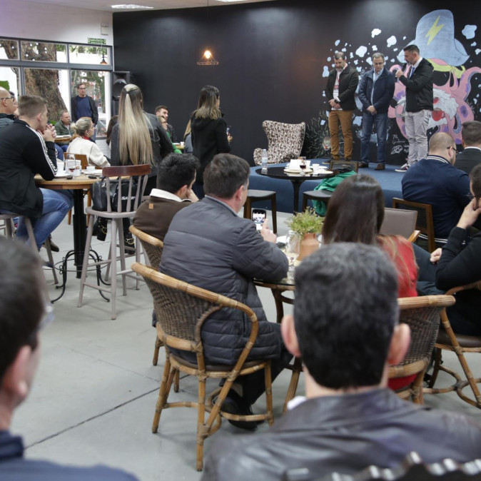 Durante café com expositores, Indumóveis apresenta a presidente da edição de 2025