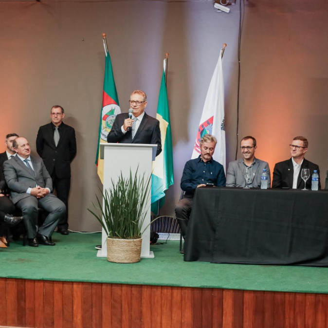 Rubens Zamberlan recebe título de Cidadão Santa-rosense em sessão especial na Sicredi Indumóveis